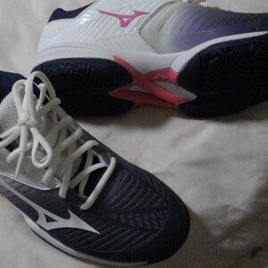 Women's Mizuno Wave Exceed Tour 3 tennis court shoes, size 8, white, navy, pink.